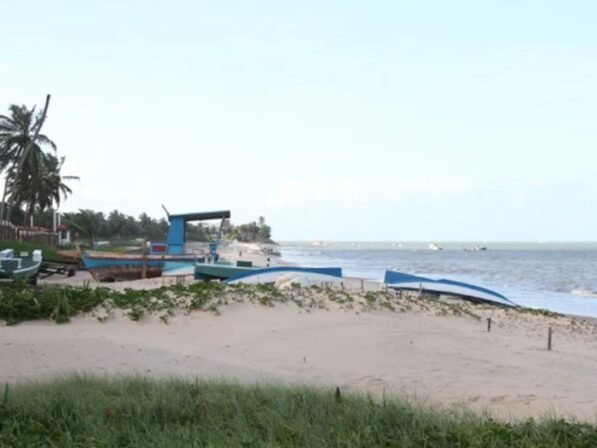 MPF abre inquérito para investigar ocupações em área de restinga na Praia da Penha
