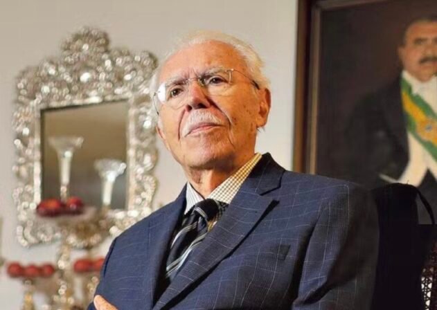 José Sarney é internado com pneumonia aos 96 anos: o que se sabe sobre a saúde do ex-presidente
