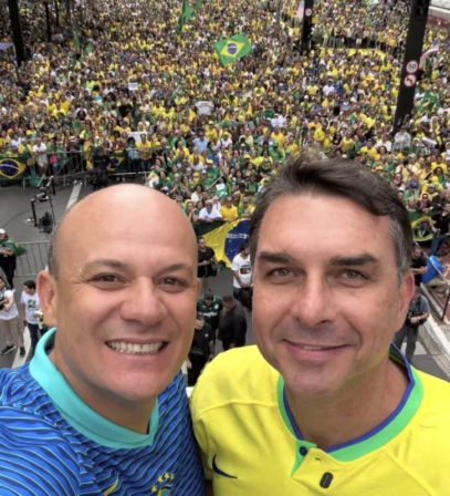 Cabo Gilberto defende viagem de Flávio aos EUA e cita perseguição