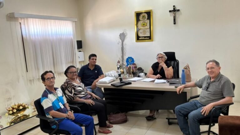 Prefeita de Emas-PB participa de reunião com técnico da Empaer-PB