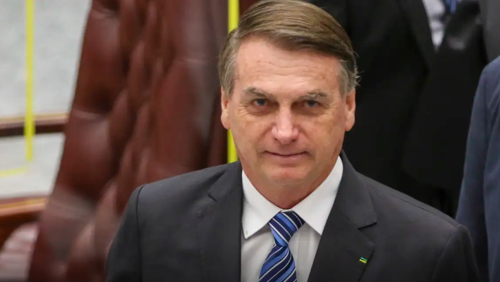 Moraes manda PGR se manifestar sobre retomada antecipada das visitas de Flávio a Jair Bolsonaro