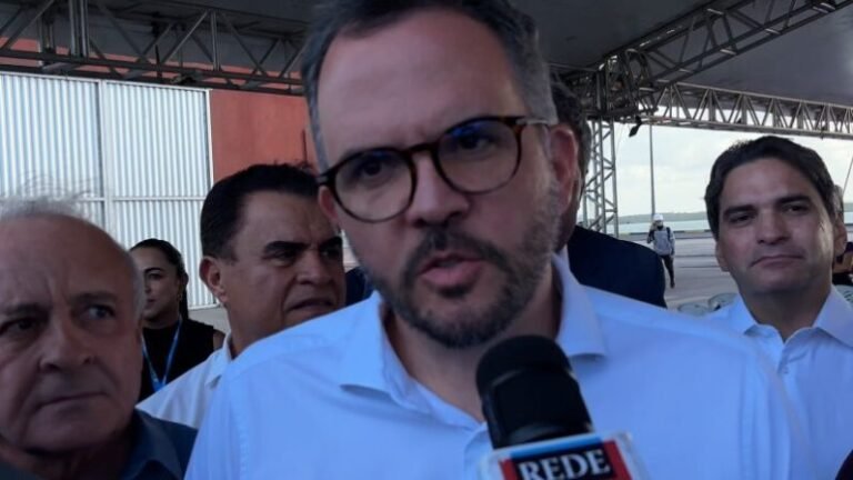 Na Paraíba, ministro de Lula assina contrato de R$ 70 milhões para dragagem do Porto