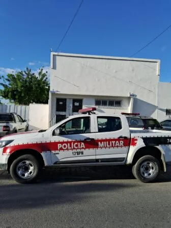 Em Piancó, homem de arma em punho assalta comerciante no centro da cidade em plena luz do dia