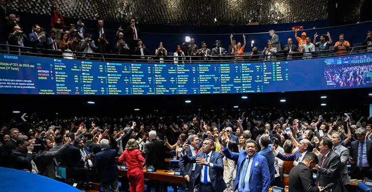 Senado aprova PEC que acaba com a escala 6×1