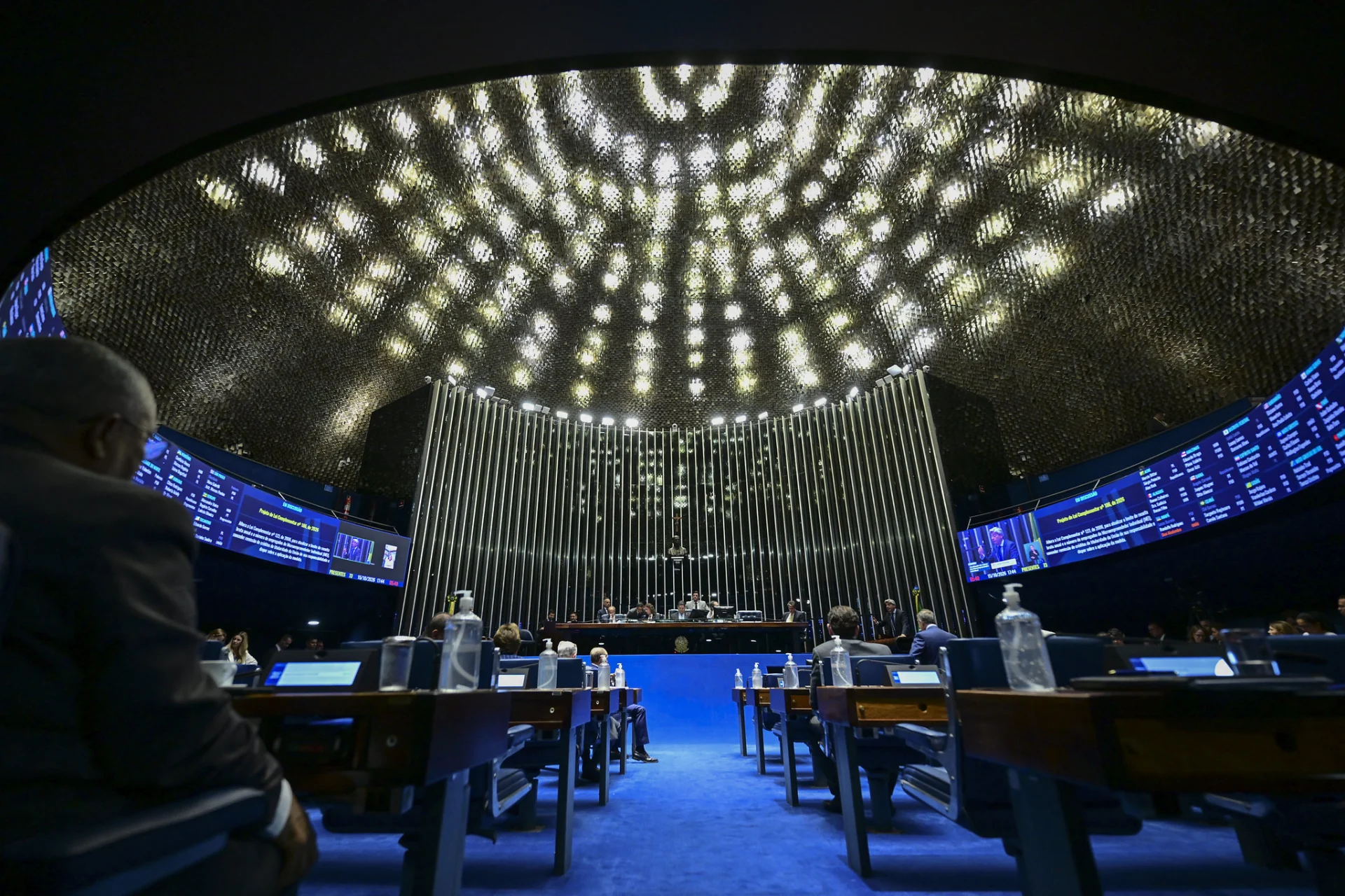 Senado aprova aumento do limite do MEI e perdão de dívidas