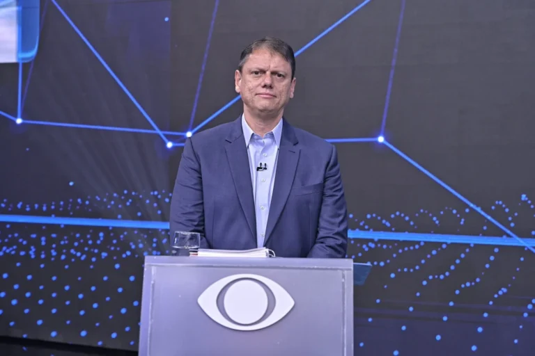 Tarcísio de Freitas é reeleito governador de São Paulo