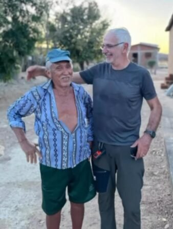 Visitante gringo: francês faz pouso de parapente em Boa Ventura e é acolhido por moradores na zona rural