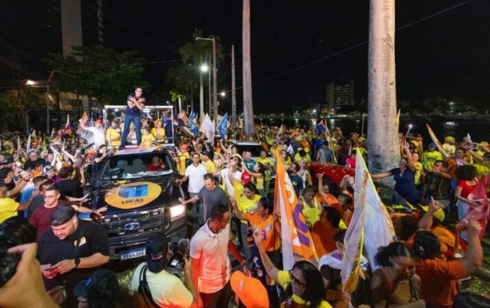 No penúltimo dia de campanha, Lucas e João fazem ato em CG